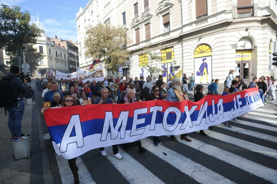 Učesnici „Litije za spas Srbije“ okadili trasu Evroprajd šetnje