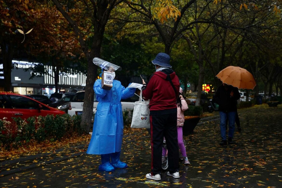 Kina prijavila 10.000 novih infekcija koronom, u Pekingu se zatvaraju parkovi