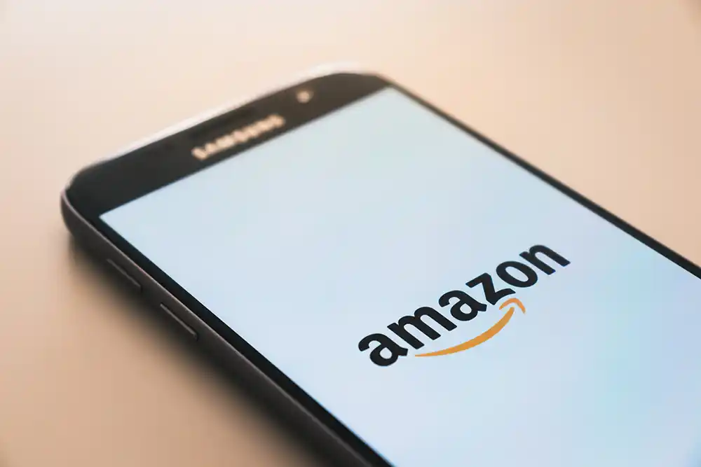 Amazon će u sredu početi da zaključava neke otpuštene zaposlene