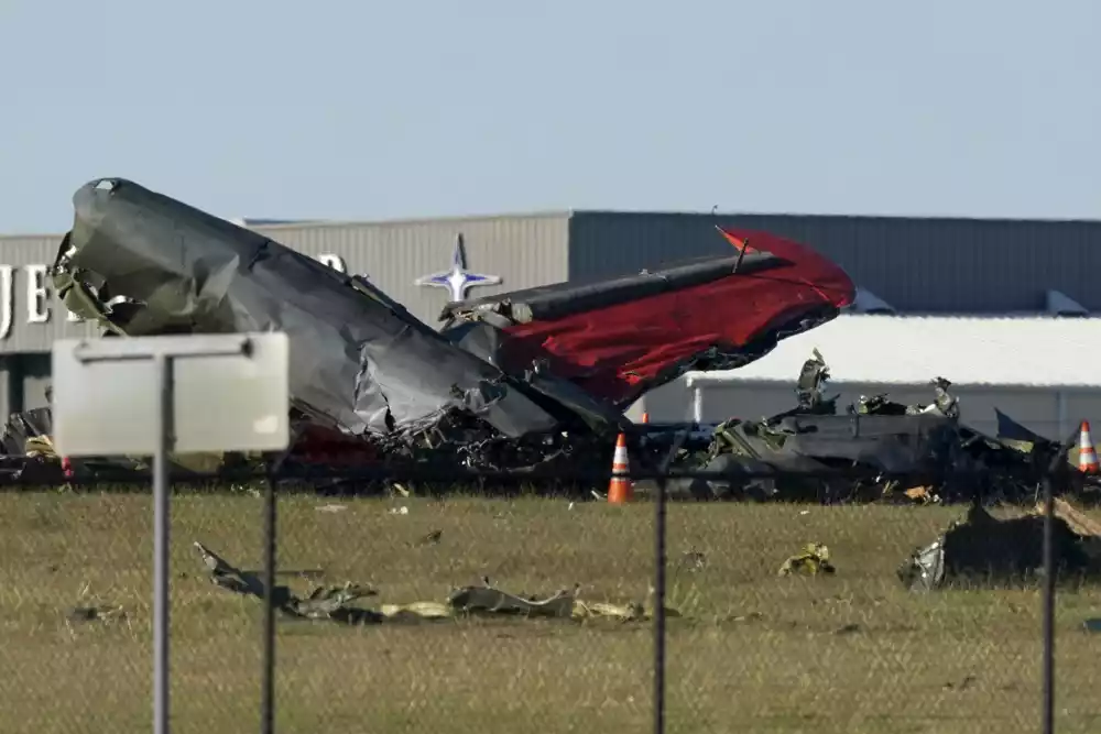 Istraga u toku zbog pada aviona na aeromitingu u Dalasu