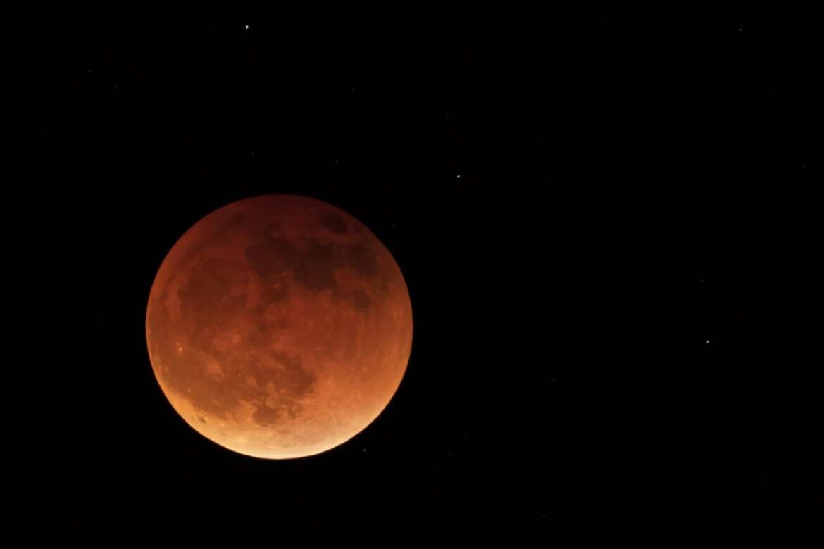 Poslednje potpuno pomračenje Meseca za tri godine stiže u utorak