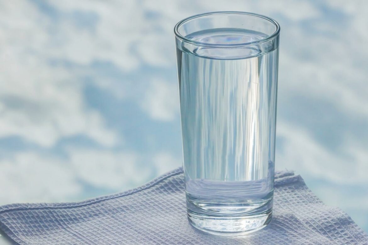 Naučnici: Osam čaša vode dnevno ipak bi moglo da bude previše