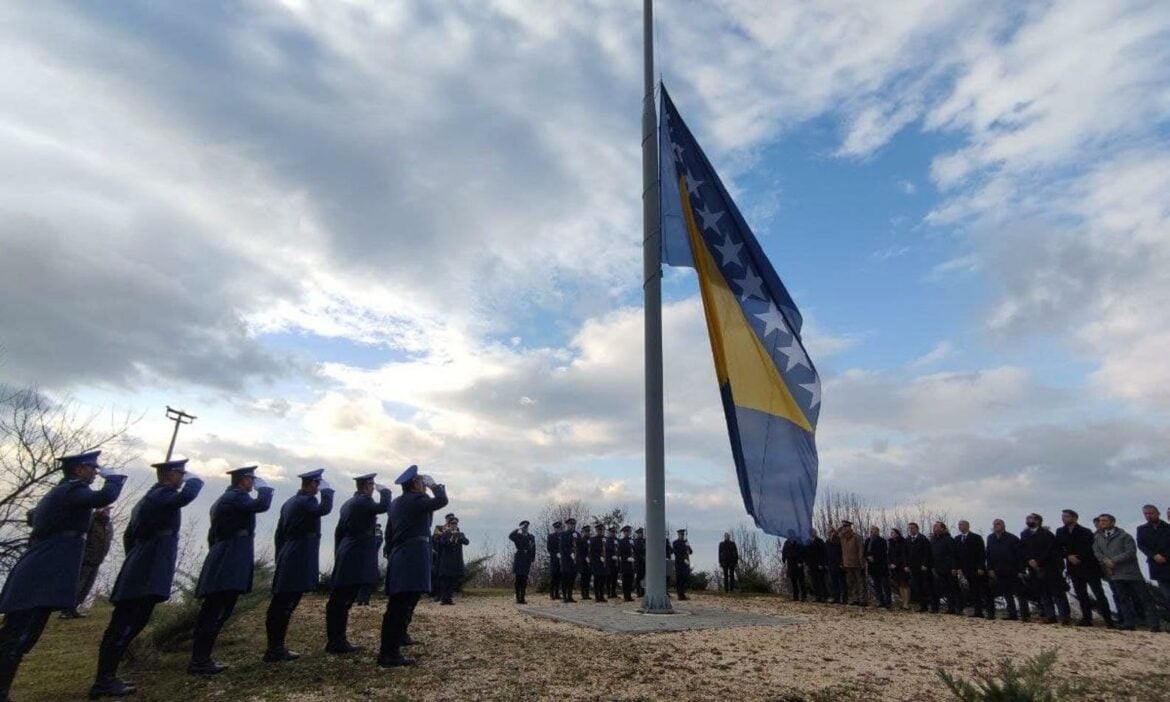 U Federaciji BiH obeležavanje Dana državnosti BiH, u RS običan radni dan