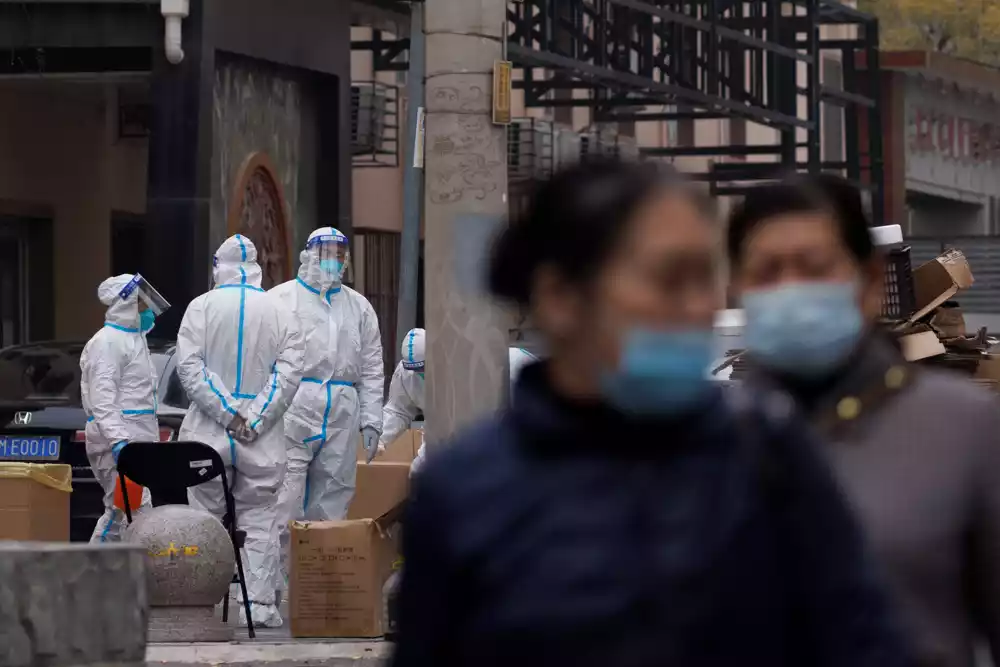 Najveći okrug u Pekingu apeluje na stanovnike da ostanu kod kuće kako broj slučajeva COVID-a raste