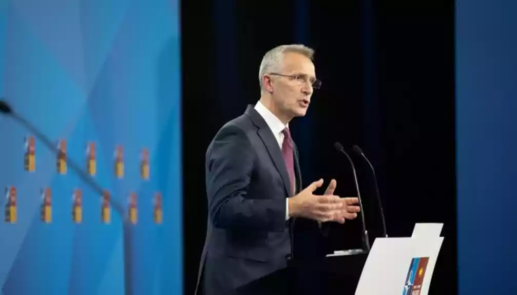 Stoltenberg: NATO mora da poveća proizvodnju oružja