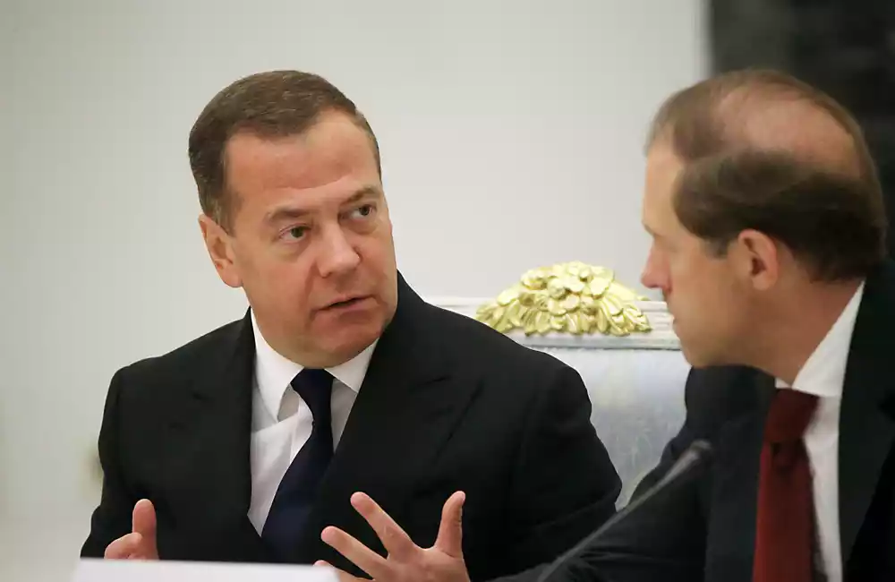 Medvedev: Neće potrajati podrška SAD Ukrajini