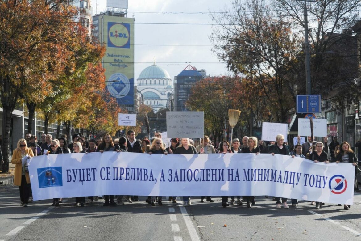 Tetkice i domari protestovali u Beogradu, traže da im se otpišu sudski troškovi