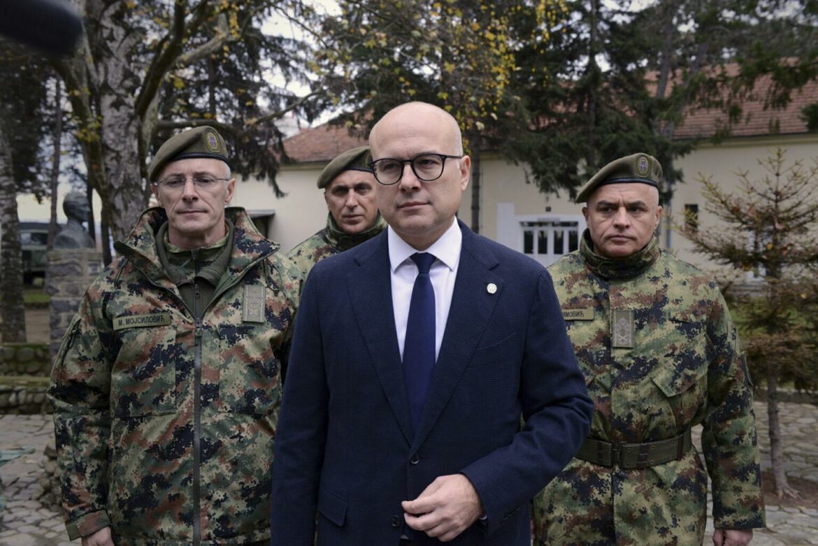 Vučević: Pokretanje teme obaveznog služenja vojske ne treba doživljavati kao da je Srbija bliže ratu