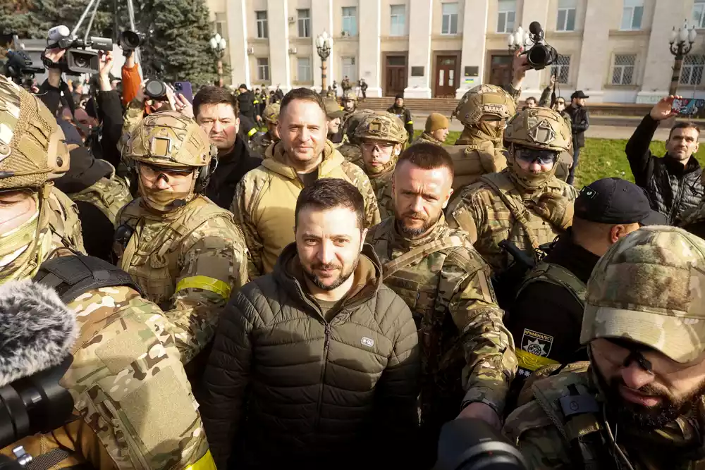 Zelenski u Hersonu, obratio se vojnicima i građanima na glavnom trgu