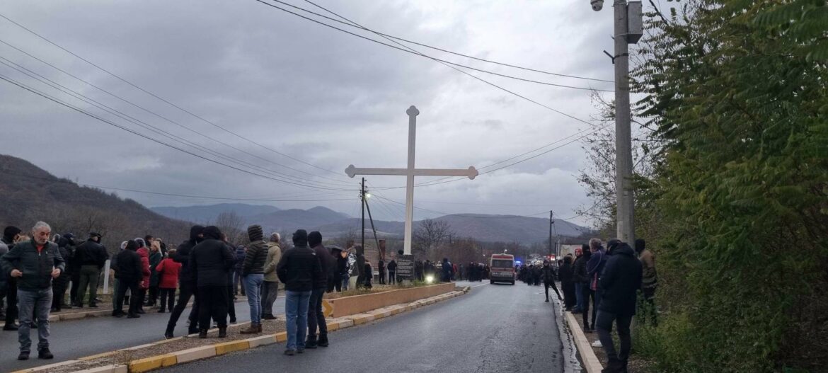 Kossev: Postavljene barikade u selu Rudare, za sada mirno