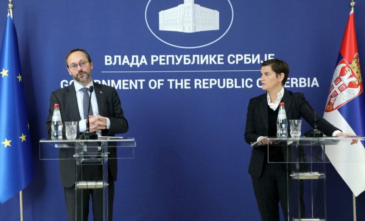 Brnabićeva sa Varheljijem: Srbija ostaje posvećena reformama na evropskom putu