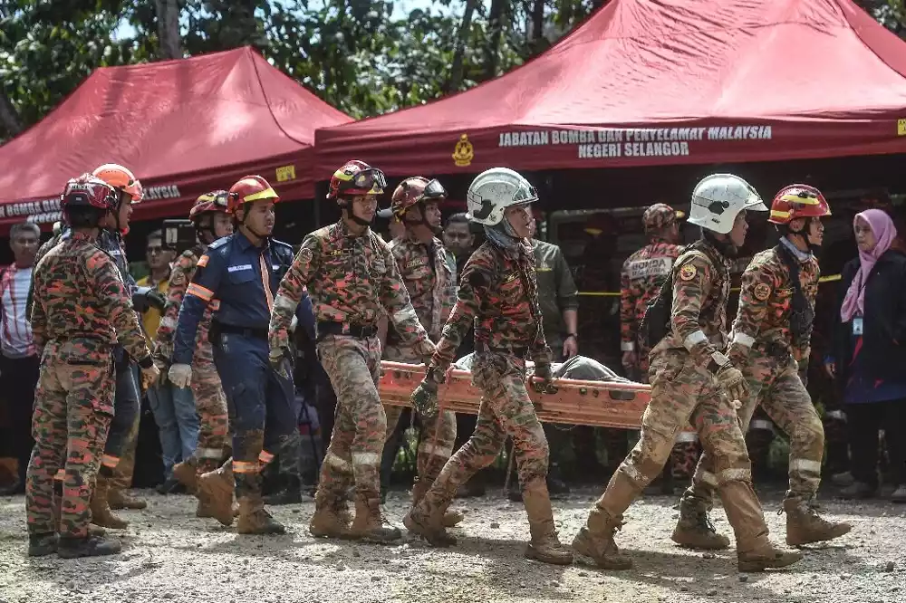 Broj poginulih u klizištu u Maleziji porastao na 23