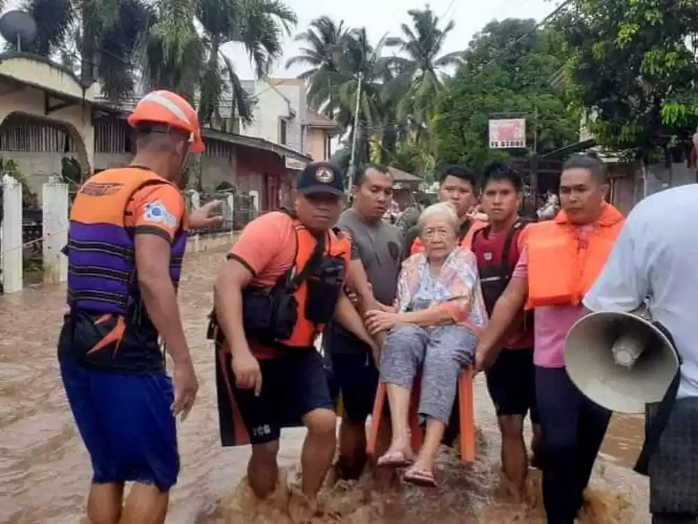 Broj žrtava poplava na Filipinima porastao na 13