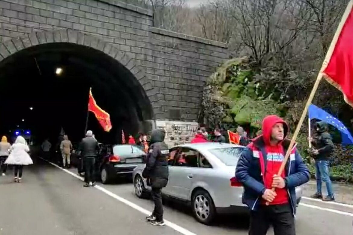 Protest u Crnoj Gori, blokade kod Cetinja, Nikšića i Mojkovca