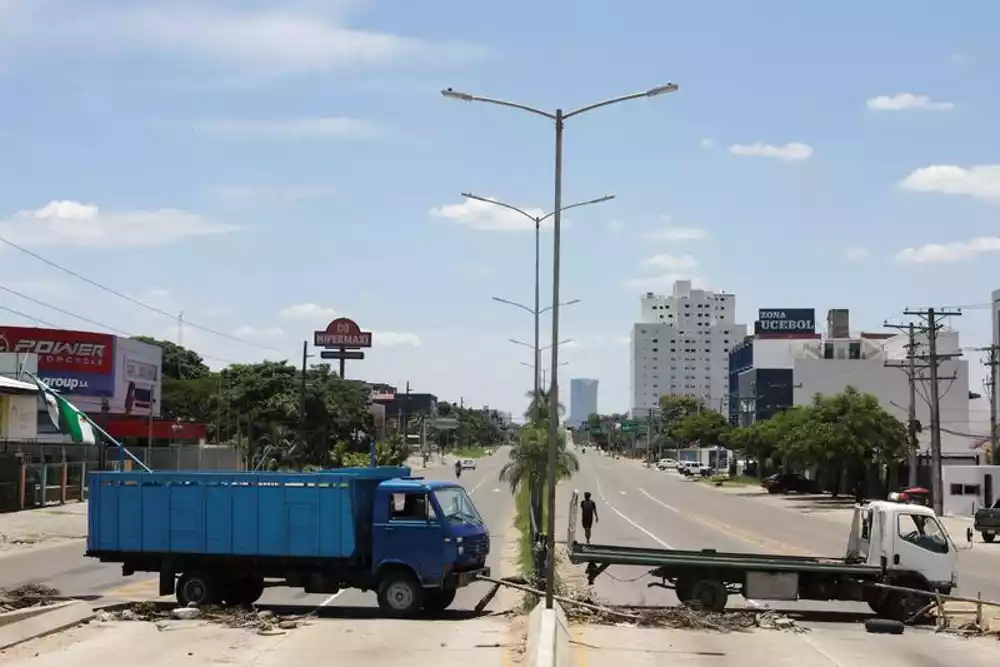 Bolivija: Demonstranti pale automobile, sukobili se sa policijom