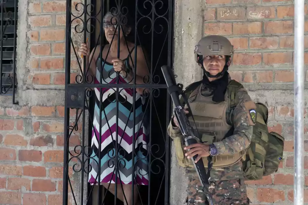 El Salvador šalje 10.000 policajaca i vojnika da zapečate grad