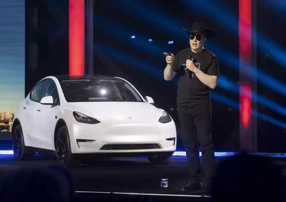 Musk kaže da će zaustaviti prodaju Teslinih akcija