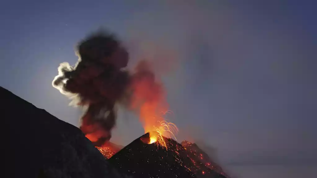 Erupcija vulkana Stromboli izaziva cunami