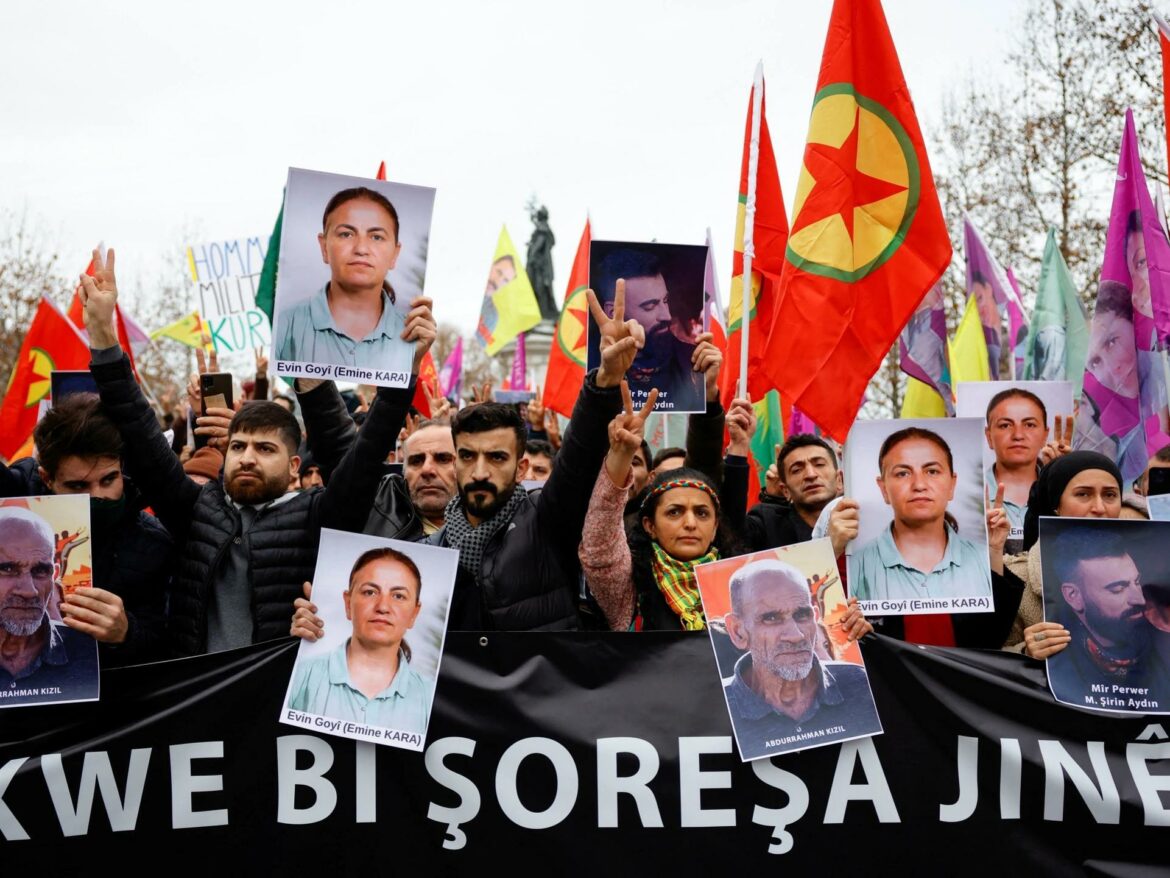 Francuski Kurdi protestuju u Parizu nakon ubistva tri sunarodniaka