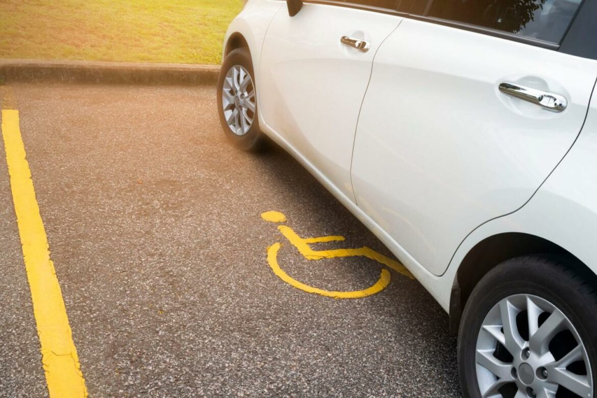 Osobe sa invaliditetom zahtev za parking nalepnicu mogu da podnesu preko eUprave