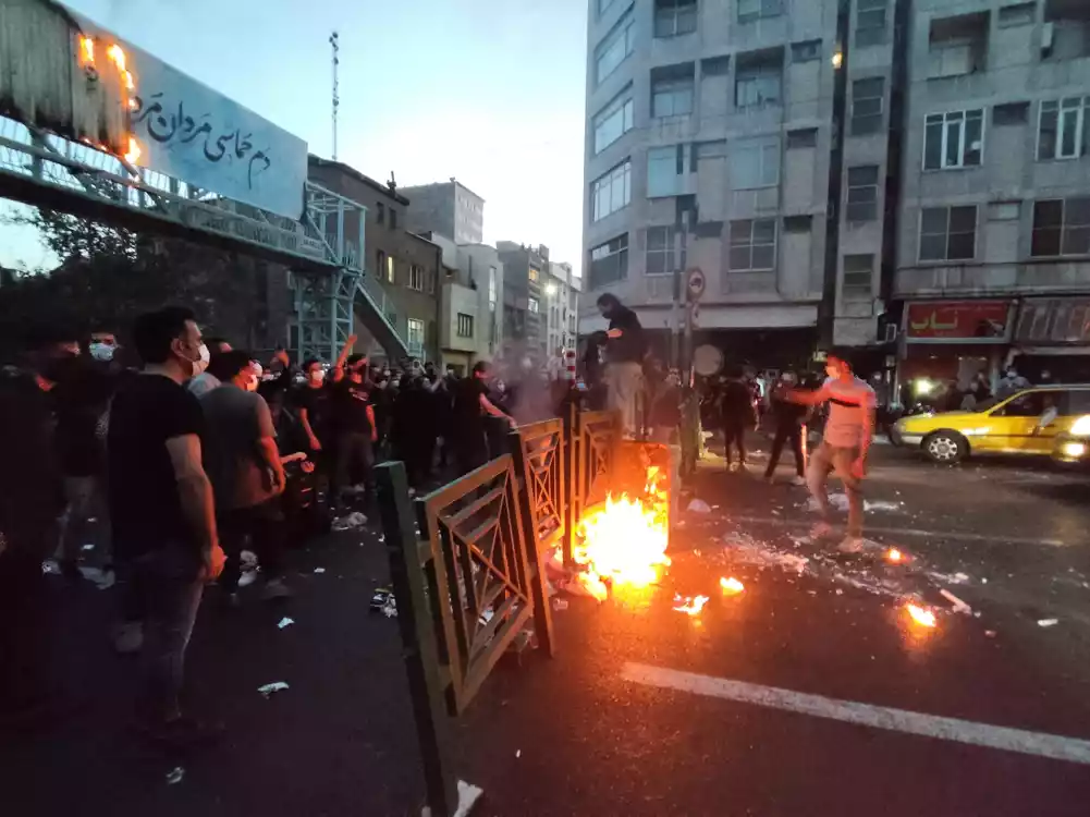 Protesti tokom noći potresaju Teheran, druge iranske gradove