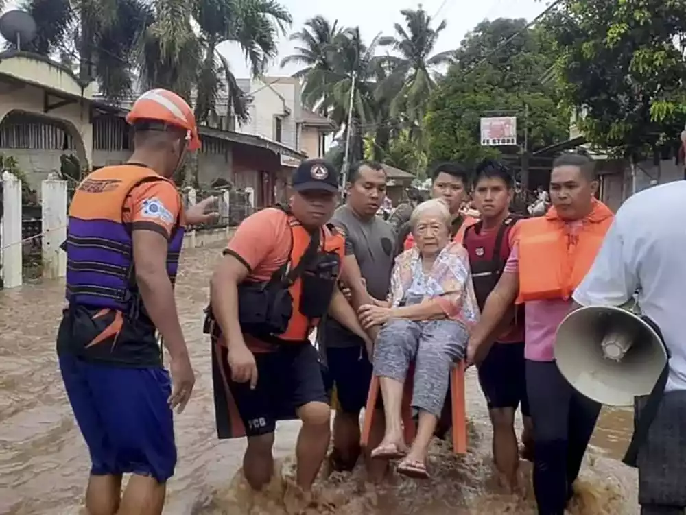 Filipini: Broj nastradalih u poplavama porastao na 32