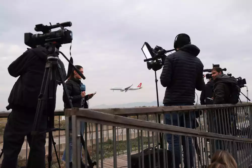 Migranti beže iz aviona nakon prinudnog sletanja u Barselonu