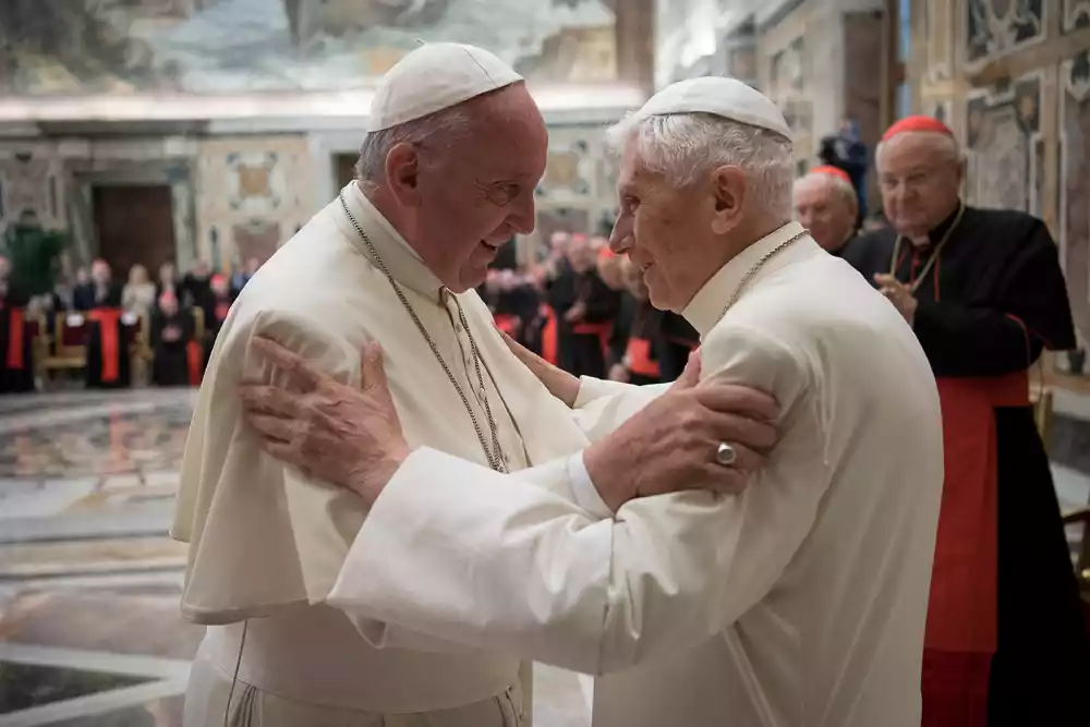 Papa Franja kaže da je bivši papa Benedikt „veoma bolestan“ i traži molitvu