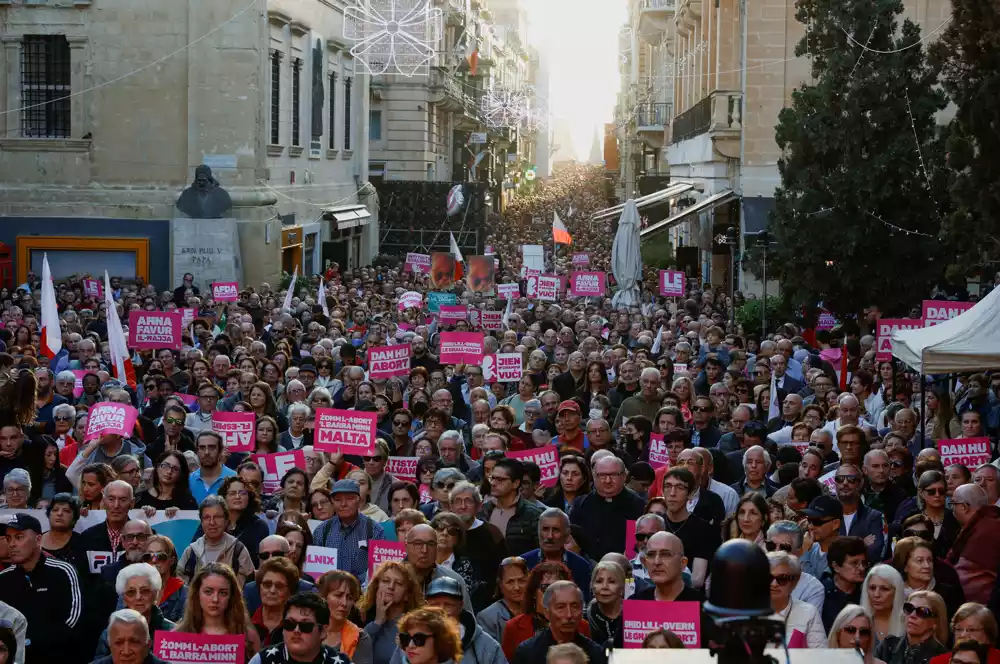 Parlament Malte raspravlja o „zakonu o abortusu“, demonstranti su izašli na ulice