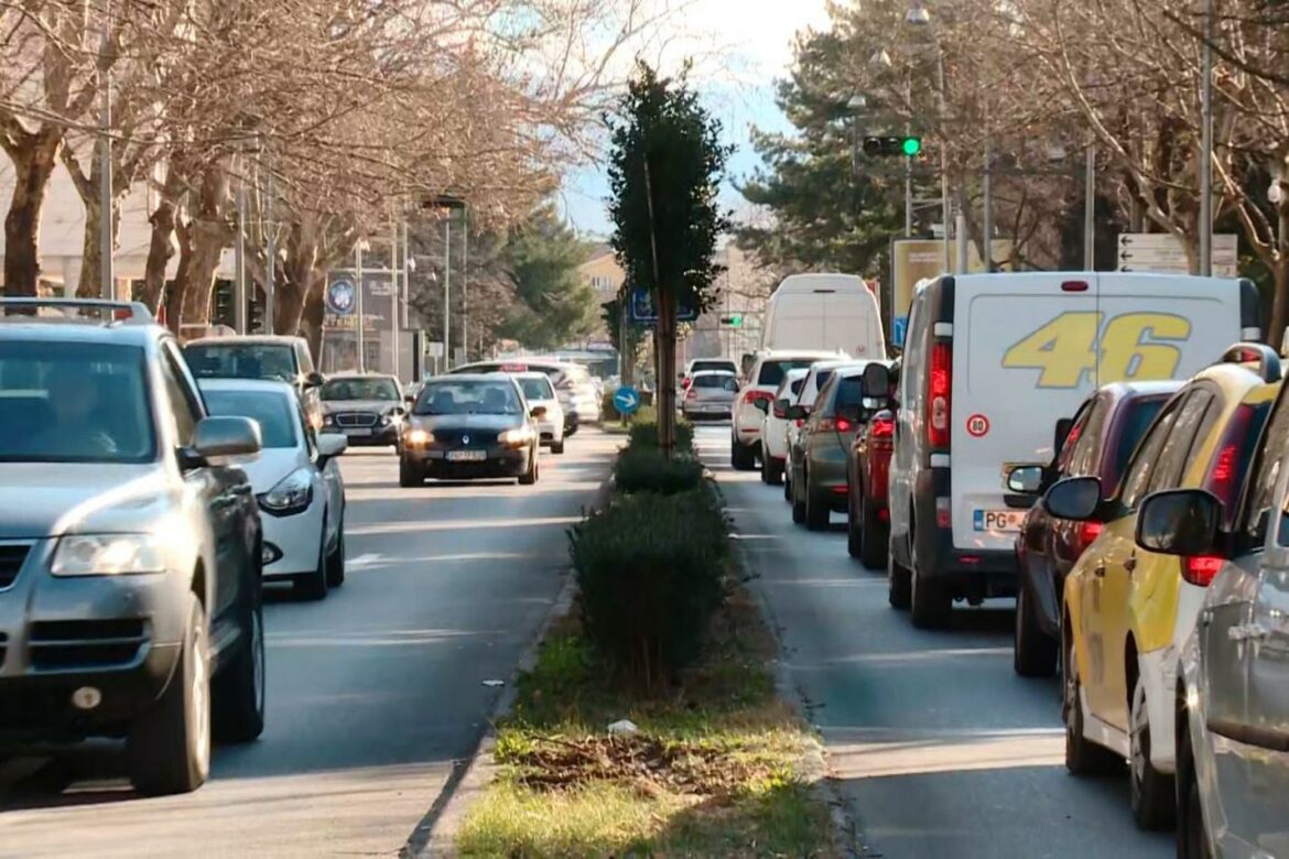 Kolone automobila pristižu u Podgoricu na protest uoči sednice parlamenta