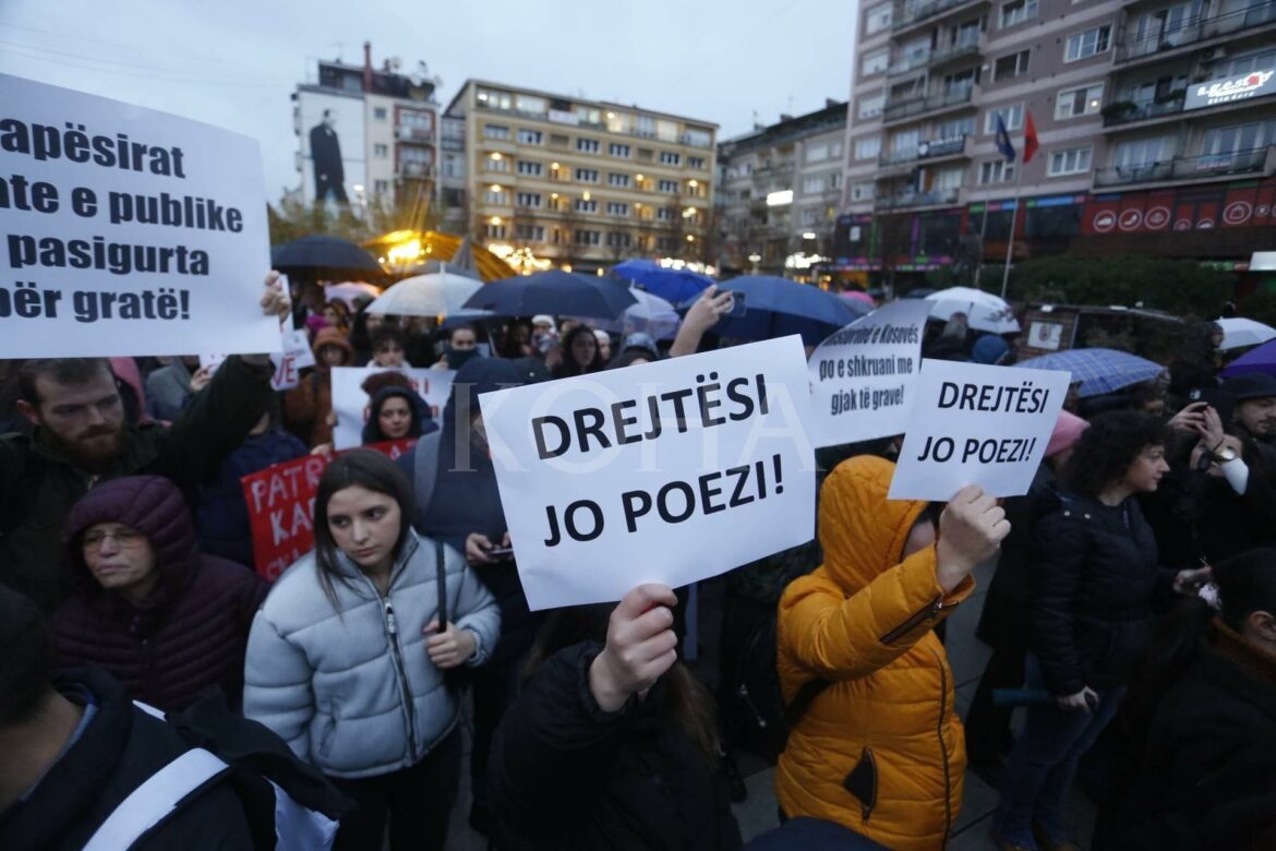 Stotine okupljenih na trgu u Prištini zbog ubistva trudnice