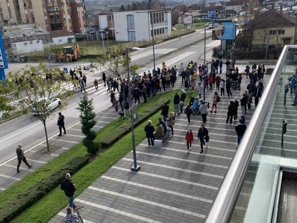 Protest u Kragujevcu zbog devojčice koju je udario auto na pešačkom prelazu