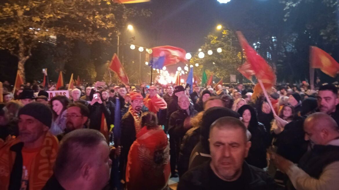 Protest ispred Skupštine Crne Gore, traže opoziv Zakona o predsedniku i izbore