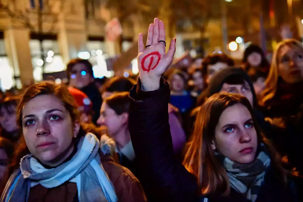 Nastavnici, đaci i roditelji protestovali u Budimpešti