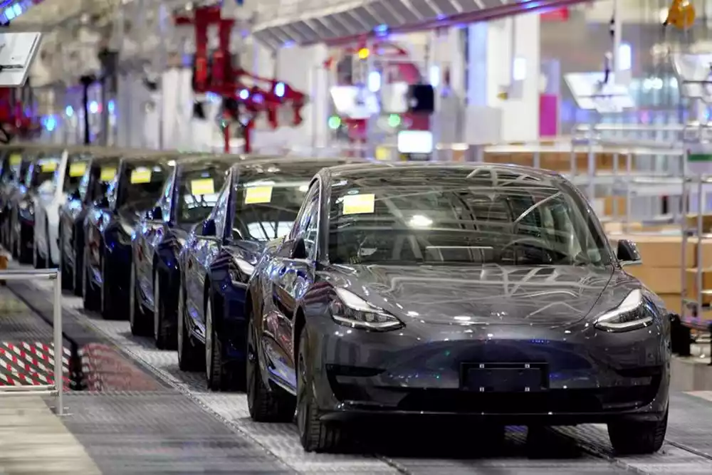 Tesla obustavlja proizvodnju u fabrici u Šangaju