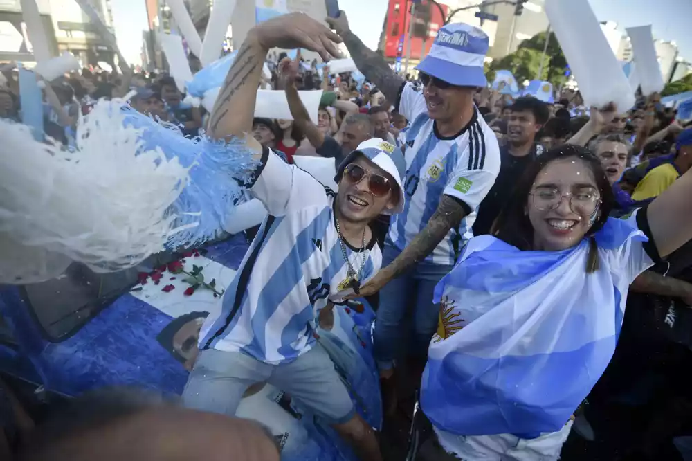 Zabava na ulicama Argentine nakon kvalifikacija za finale