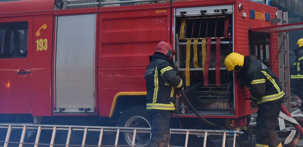 Mediji: Gori hotel u Železniku – ima povređenih, objekat evakuisan