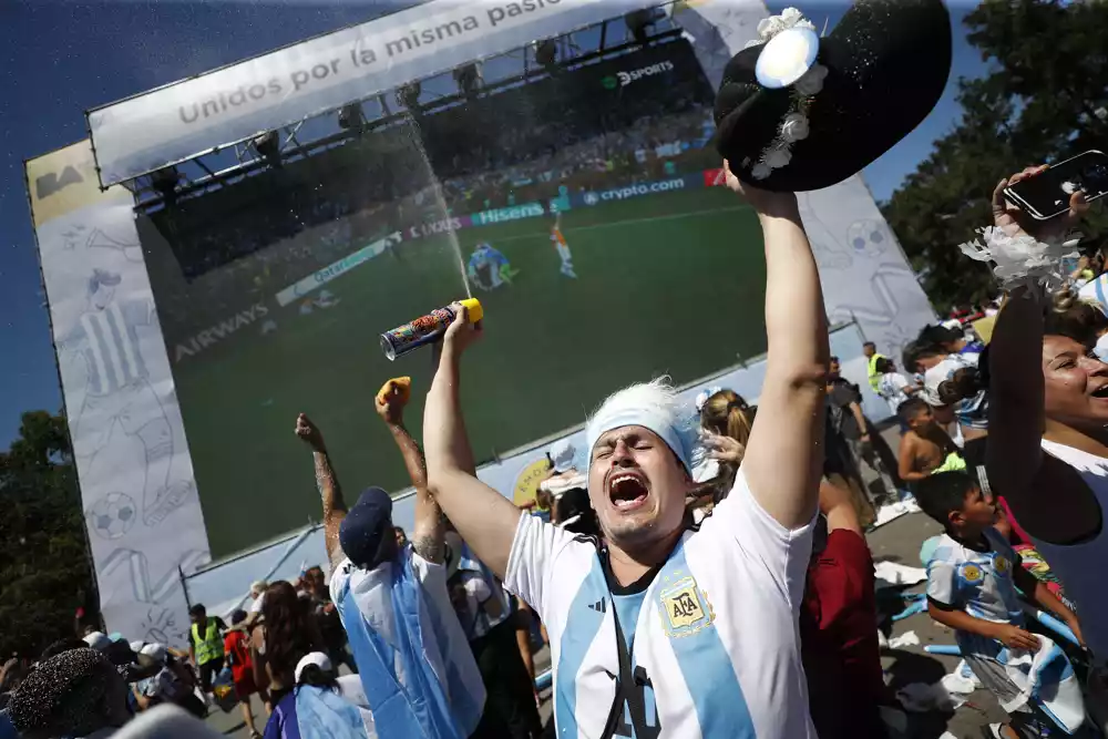 Ulična žurka u Buenos Ajresu posle pobede na SP