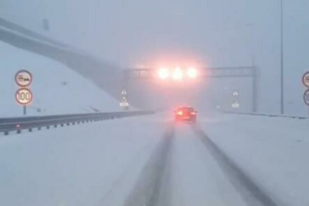 Snežno nevreme u Crnoj Gori, ima zavejanih ljudi