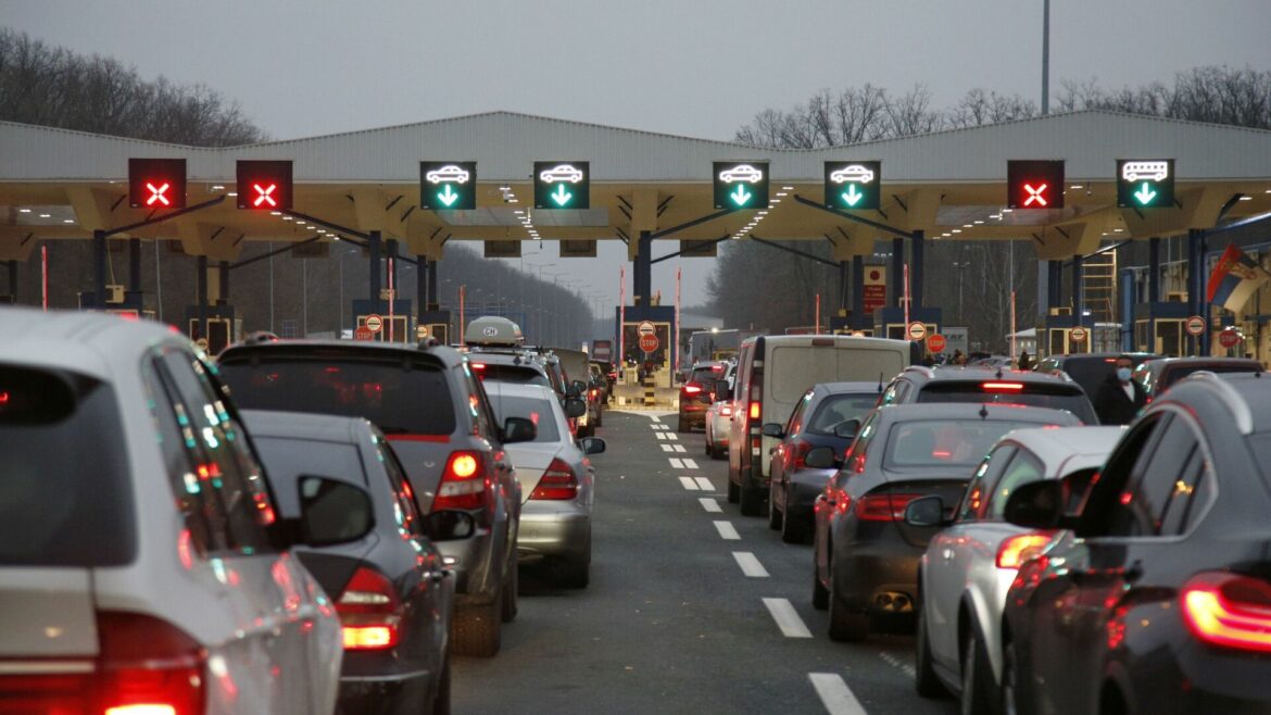 AMSS: Čekanje na ulazu u Srbiju za putnička vozila do pola sata