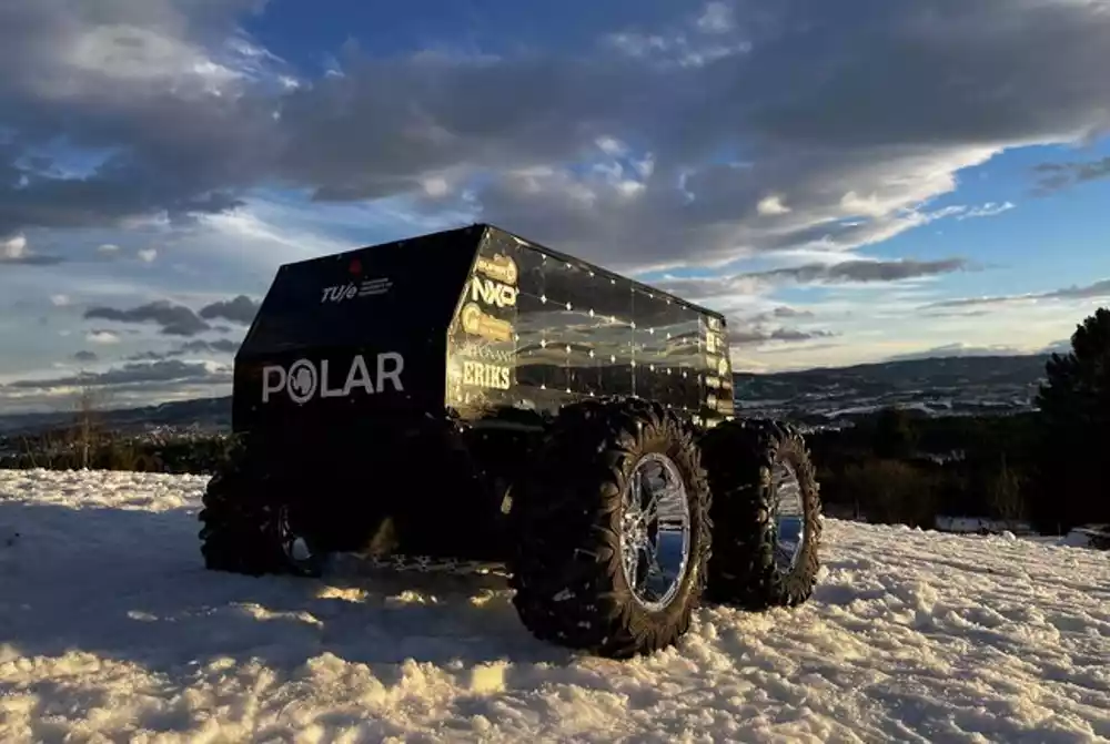 Antarktički rover vrši istraživanje snega