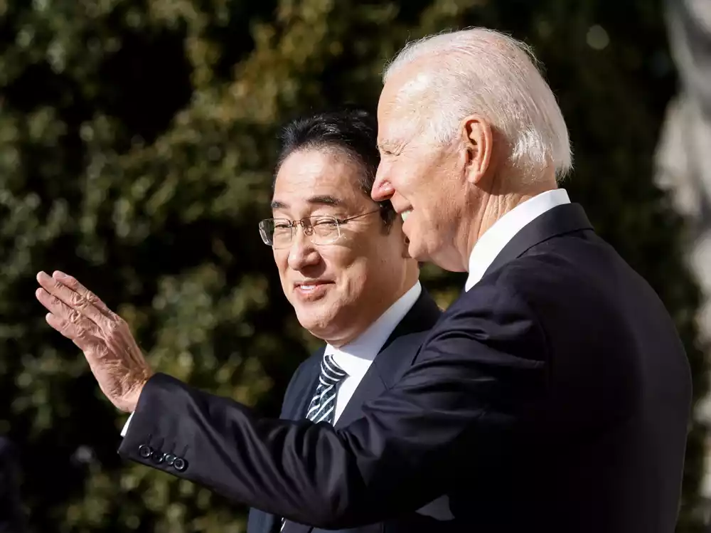 Bajden je rekao Kišidi da SAD snažno podržavaju odbranu Japana