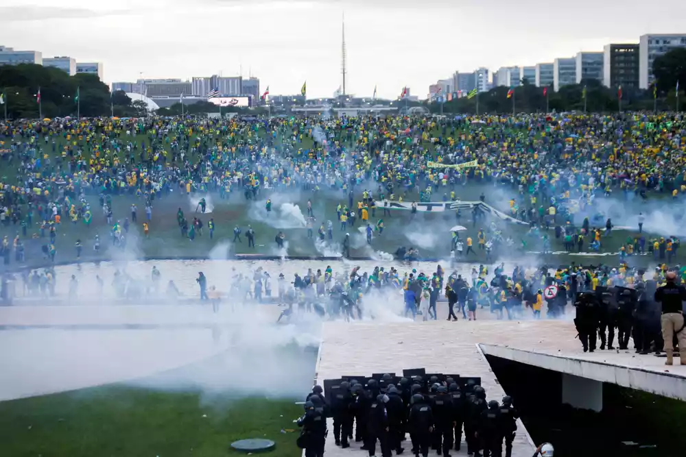 Brazilska policija upala u kuću guvernera zbog nereda u glavnom gradu