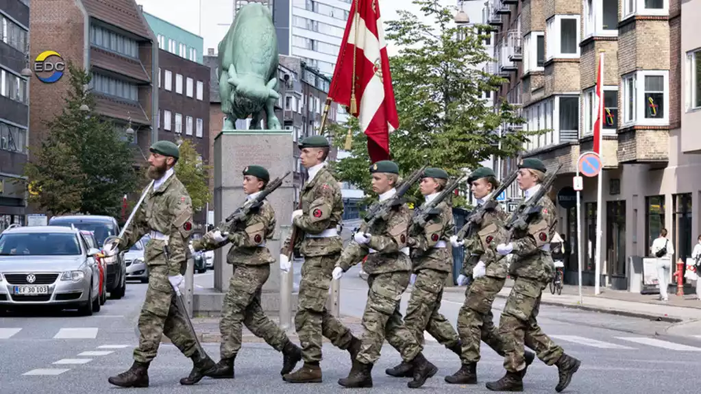 Danska može uvesti obaveznu vojnu službu za žene