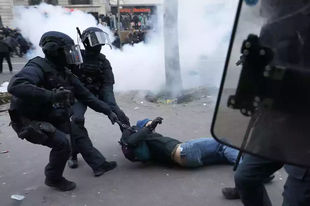 Francuski sindikati pozivaju na nove štrajkove širom zemlje, proteste 31. januara