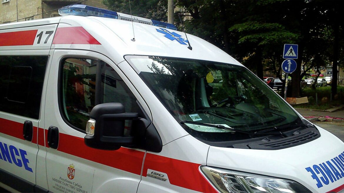 Tri vozača tramvaja povređena u napadu grupe mladića u Beogradu