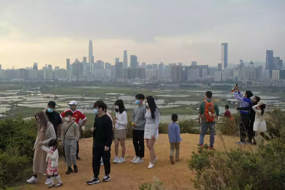 Hong Kong će u nedelju ponovo početi da otvara granicu sa Kinom