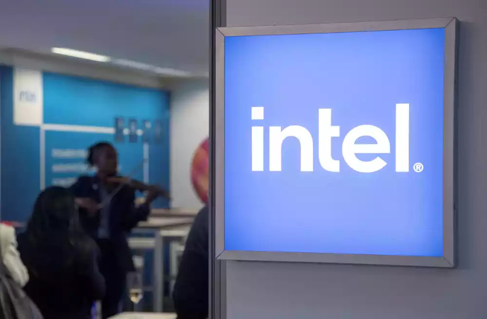 Akcije Intela pale za 7%
