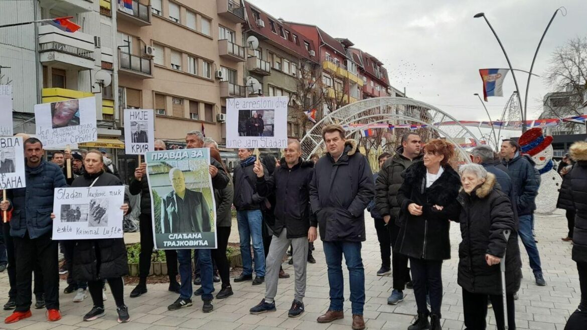 U centru Kosovske Mitrovice održan skup podrške Slađanu Trajkoviću