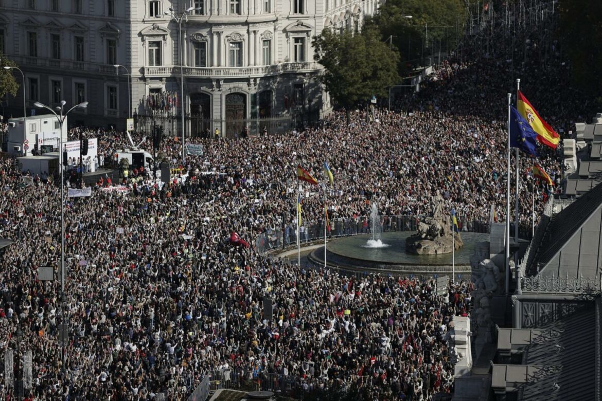 Desetine hiljada zdravstvenih radnika protestuju u Madridu